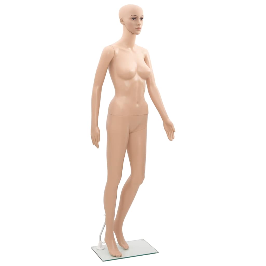 female mannequin A   male mannequin A