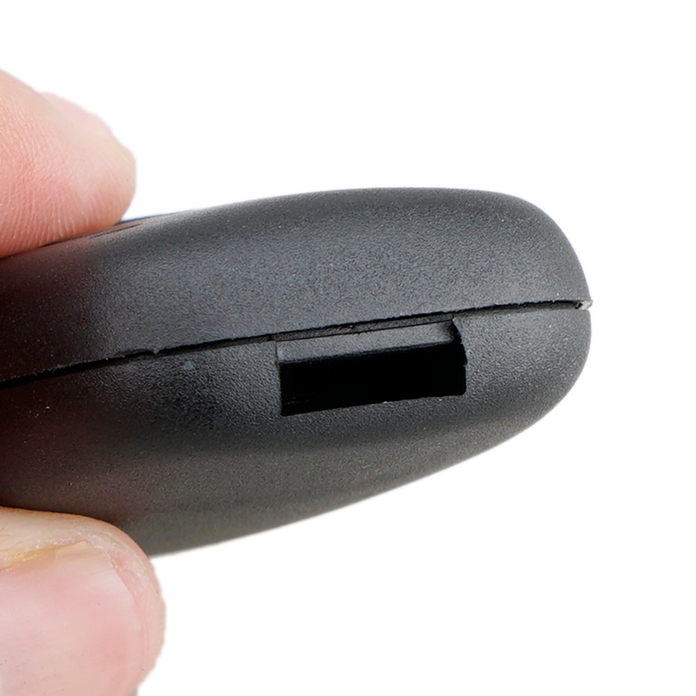 Replacement remote key shell for Renault – close-up of the blade slot edge
