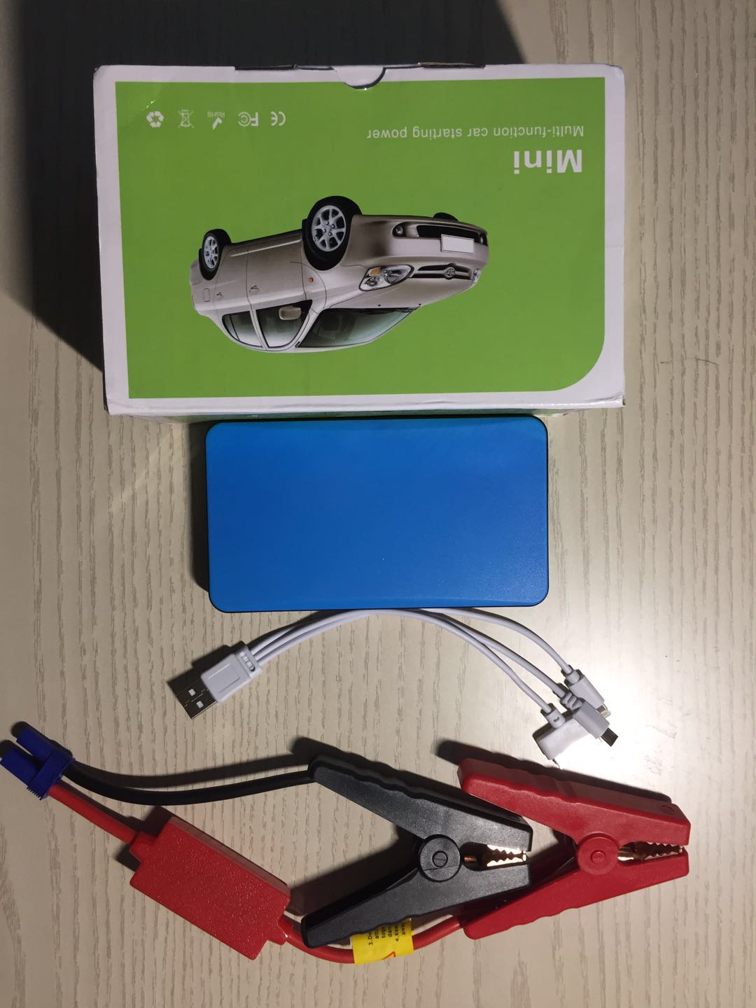 Car Jump Starter Power Bank 10000mAh With Flashlight - image 4
