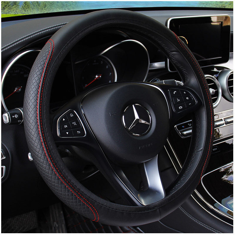 Two-tone fibre leather steering wheel cover – black cover with red stitching on a Mercedes