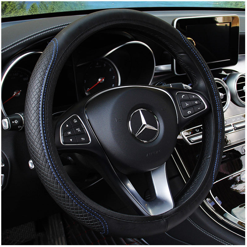 Two-tone fibre leather steering wheel cover – black cover with blue stitching on a Mercedes