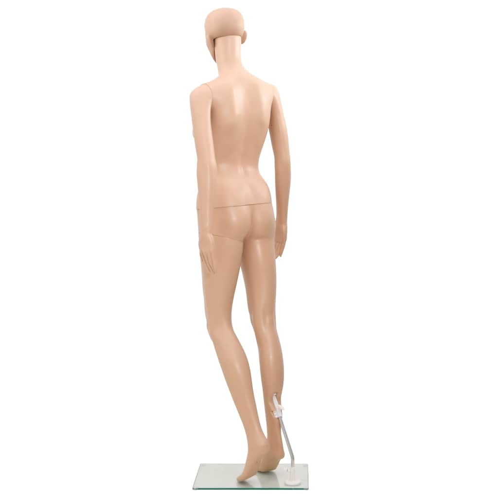 female mannequin A   male mannequin A