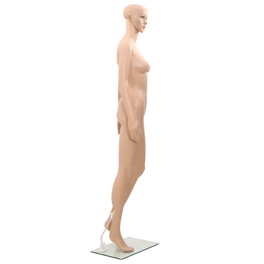 female mannequin A   male mannequin A